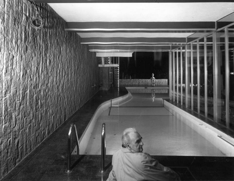 Richard Neutra in his Bucerius House. Photo credit: Martin Hesse. 